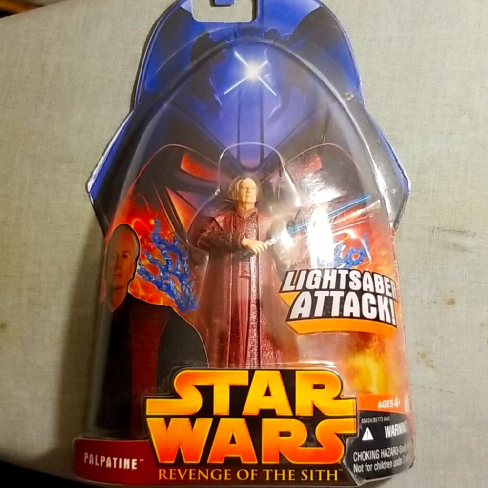 STAR WARS Palpatine figure w/ Wrong Color saber